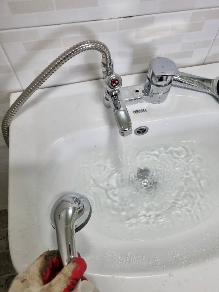 세면대 샤워겸용 수전 9